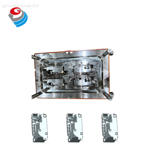 Stampo ad iniezione per scatola elettrica